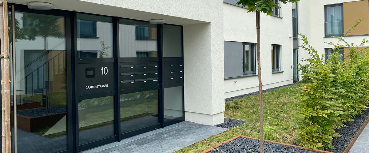 Slider Außenansicht Eingangsbereich