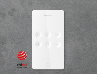 BS2012 Audioinnensprechstelle in weiß auf Betonwand mit Redet Designaward 