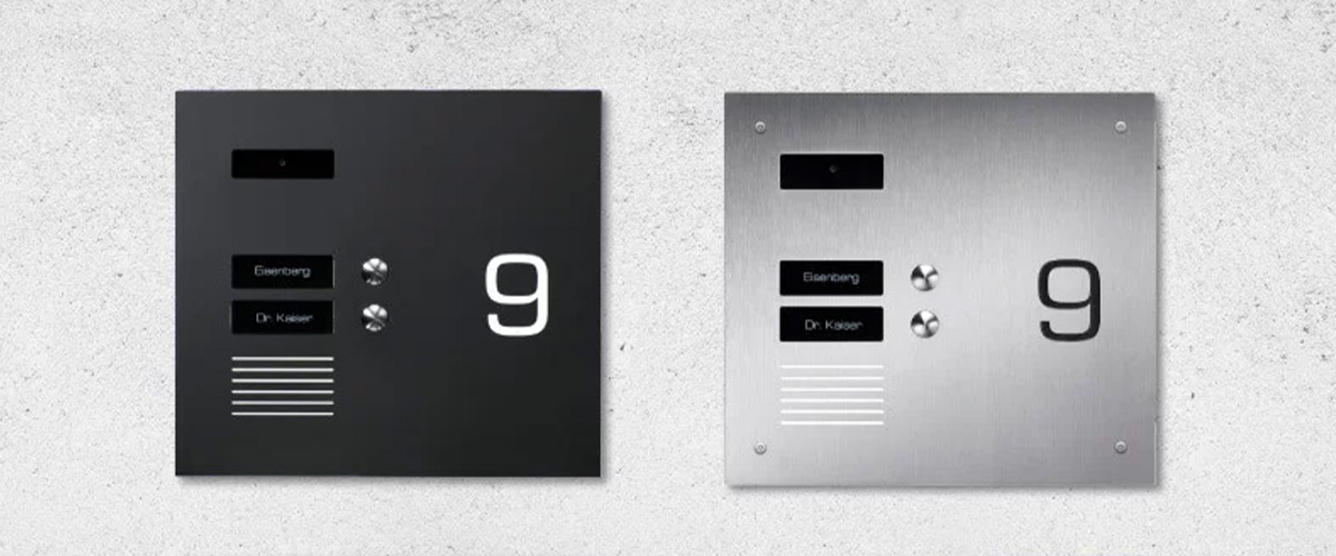 Individuelle Klingelstationen in schwarz und silber