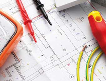 Schaltplan mit Werkzeug vom Elektriker 