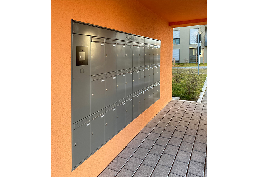 Briefkastenanlage Blue Village