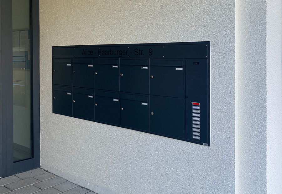Briefkastenanlage Blue Village