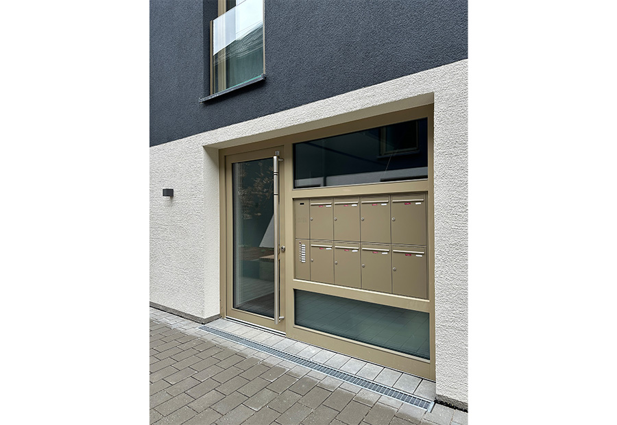 Briefkastenanlage in rosengold