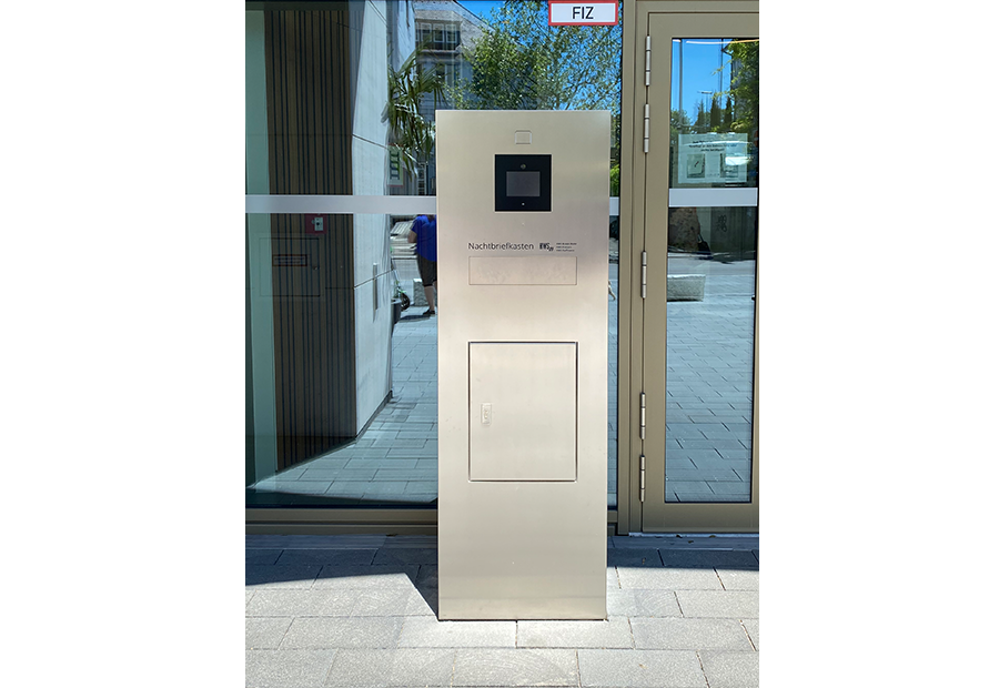 Referenz Stuttgarter Tor Stele mit Briefkasten 